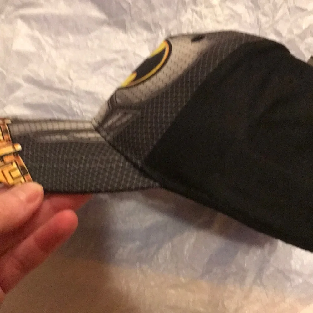 New NWT Batman youth boy’s trucker hat baseball cap black yellow